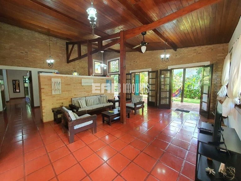 Casa a 80m da praia de Itamambuca