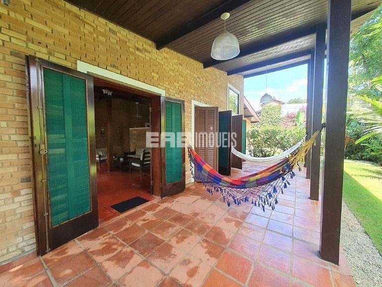 Casa a 80m da praia de Itamambuca