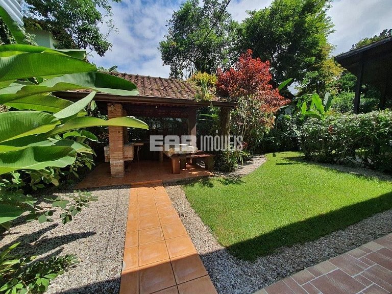 Casa a 80m da praia de Itamambuca