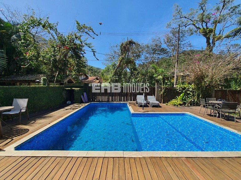 Casa com piscina, churrasqueira e ar em Itamambuca