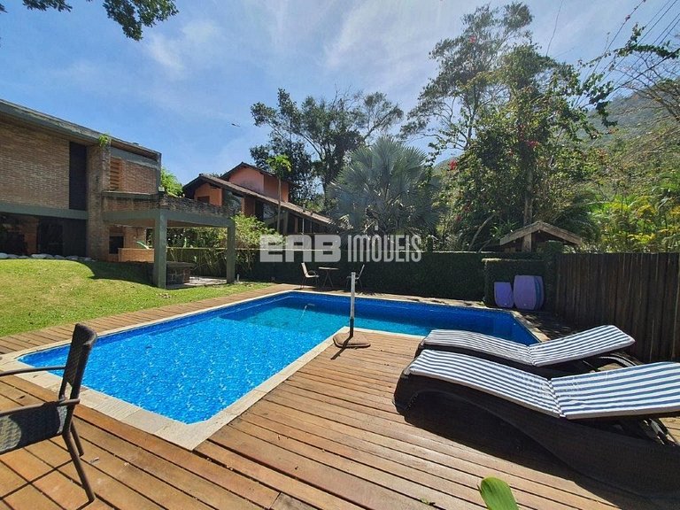 Casa com piscina, churrasqueira e ar em Itamambuca