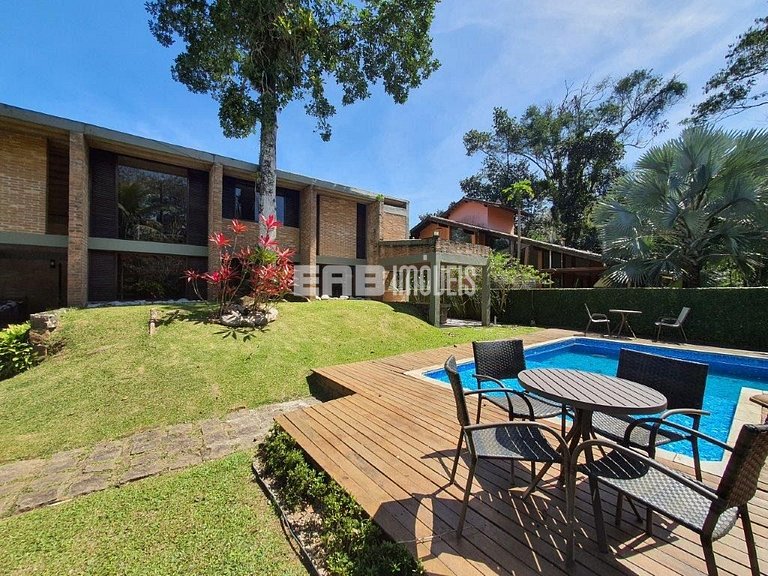 Casa com piscina, churrasqueira e ar em Itamambuca