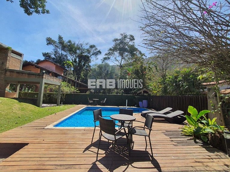 Casa com piscina, churrasqueira e ar em Itamambuca