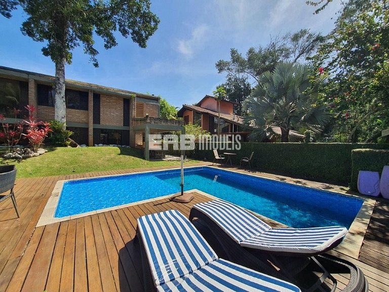 Casa com piscina, churrasqueira e ar em Itamambuca