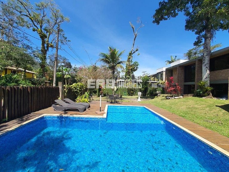 Casa com piscina, churrasqueira e ar em Itamambuca