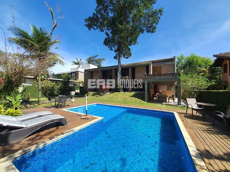 Casa com piscina, churrasqueira e ar em Itamambuca