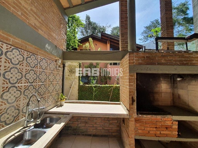 Casa com piscina, churrasqueira e ar em Itamambuca