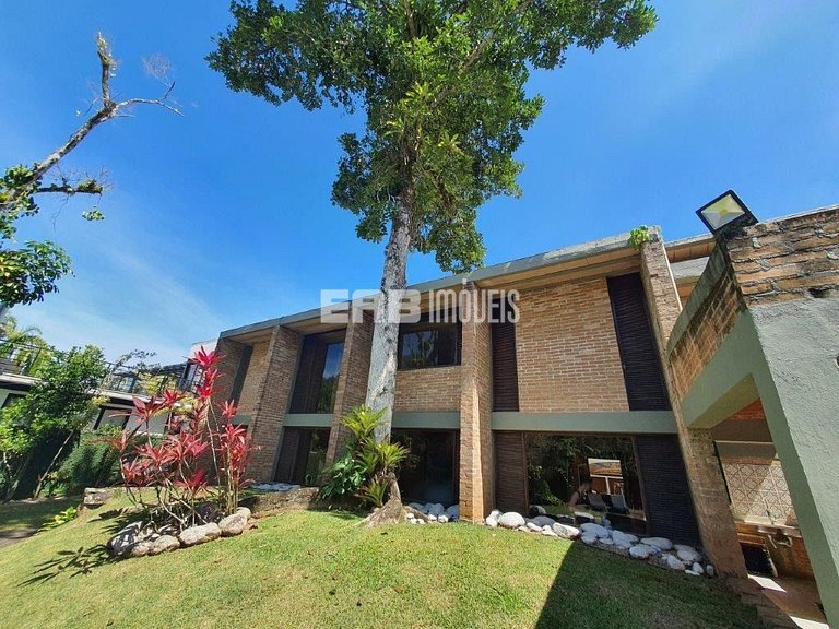 Casa com piscina, churrasqueira e ar em Itamambuca