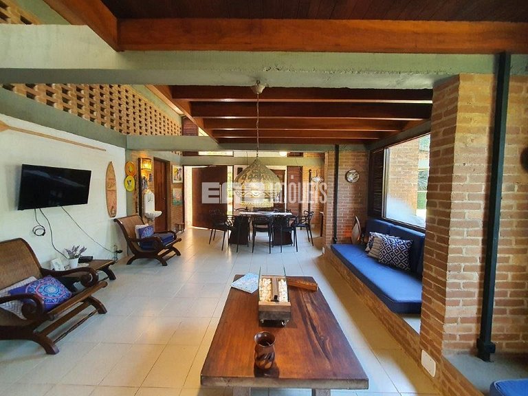 Casa com piscina, churrasqueira e ar em Itamambuca