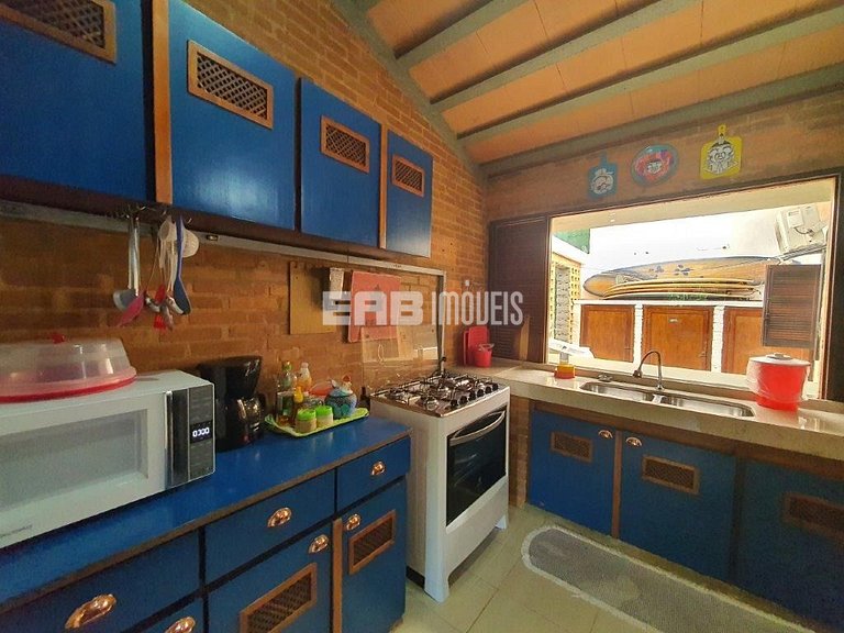 Casa com piscina, churrasqueira e ar em Itamambuca