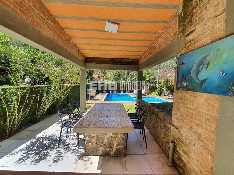 Casa com piscina, churrasqueira e ar em Itamambuca