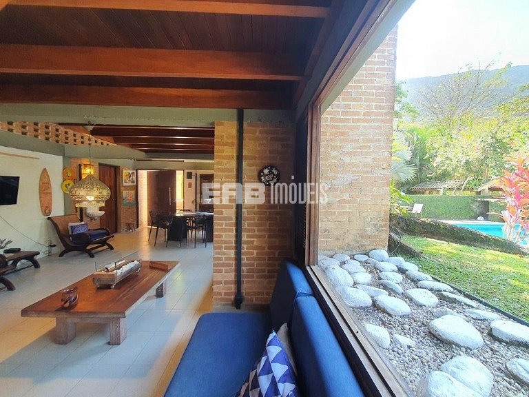 Casa com piscina, churrasqueira e ar em Itamambuca