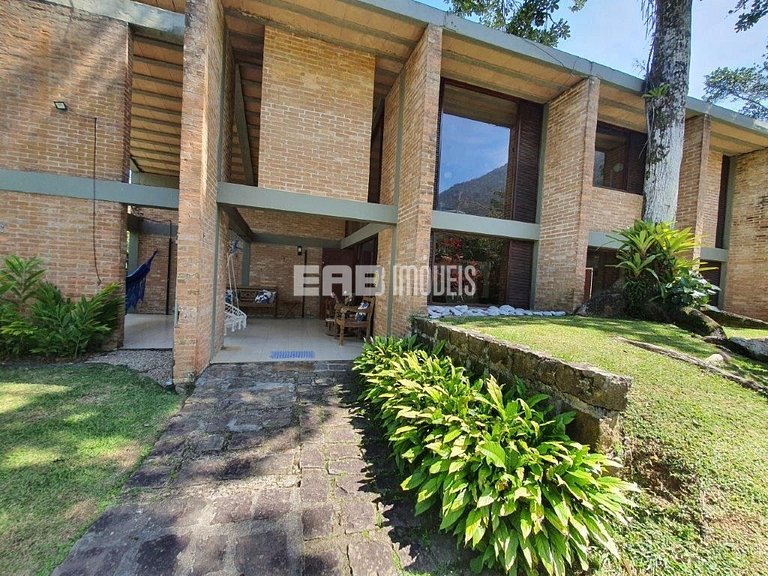 Casa com piscina, churrasqueira e ar em Itamambuca