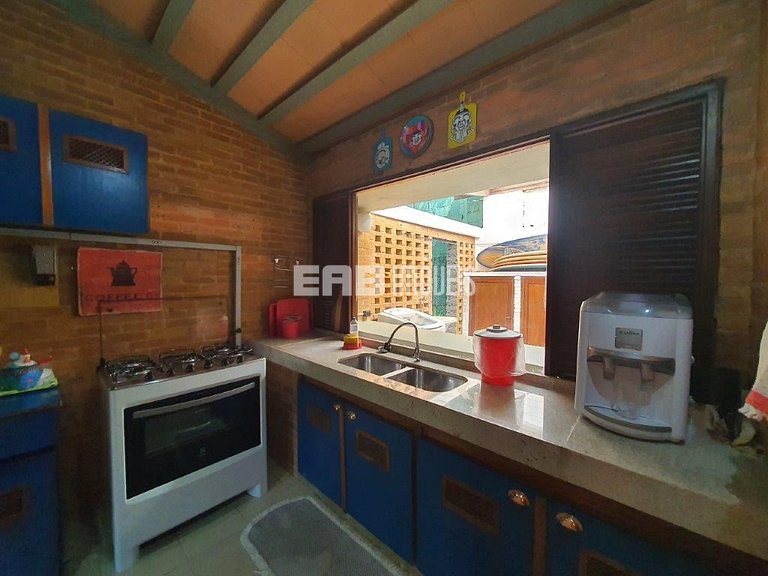 Casa com piscina, churrasqueira e ar em Itamambuca