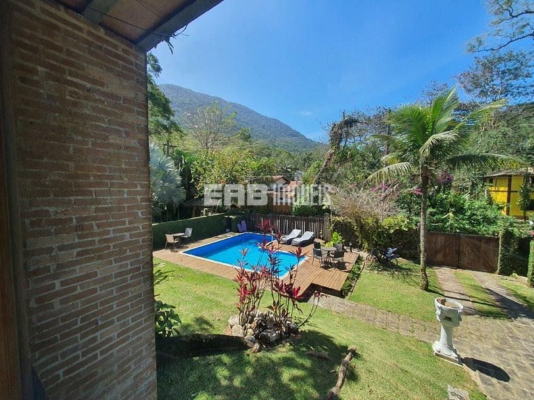 Casa com piscina, churrasqueira e ar em Itamambuca