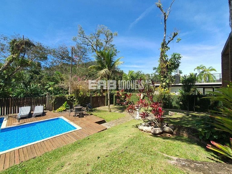 Casa com piscina, churrasqueira e ar em Itamambuca