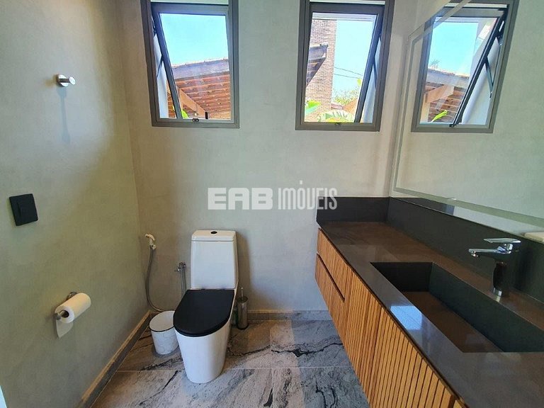 Casa de alto padrão com 6 suítes a 30m da praia