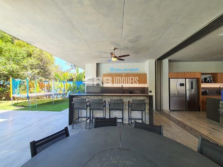 Casa de alto padrão com 6 suítes a 30m da praia