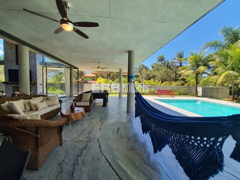 Casa de alto padrão com 6 suítes a 30m da praia