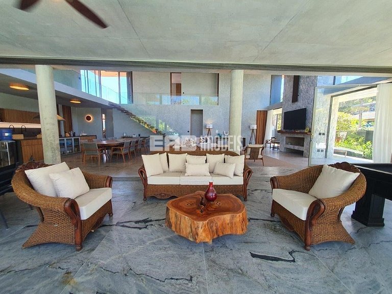 Casa de alto padrão com 6 suítes a 30m da praia