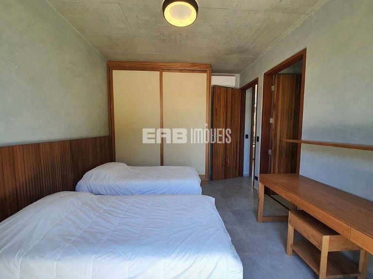 Casa de alto padrão com 6 suítes a 30m da praia