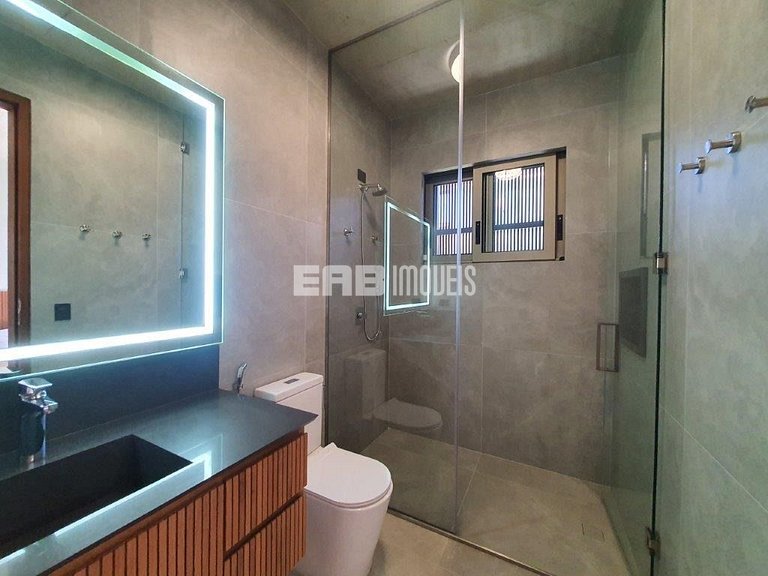 Casa de alto padrão com 6 suítes a 30m da praia