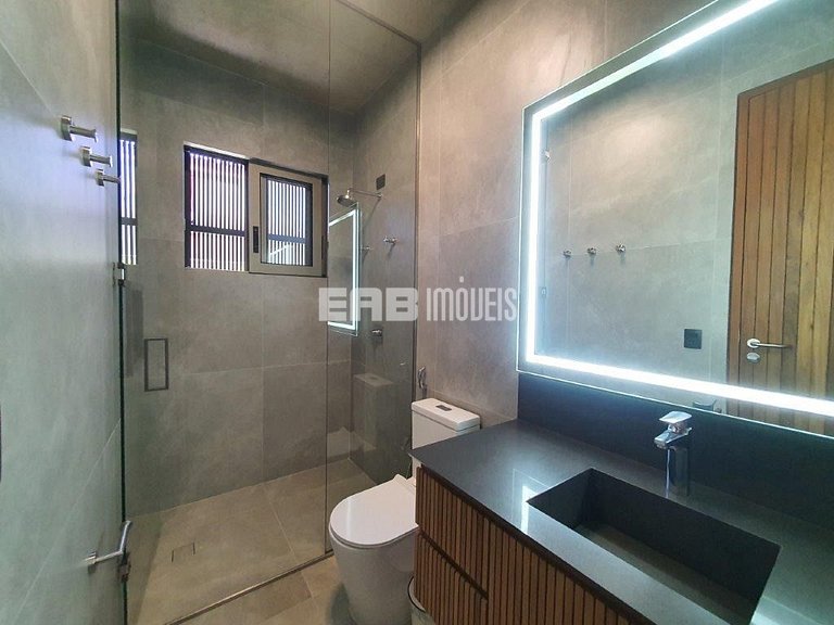 Casa de alto padrão com 6 suítes a 30m da praia