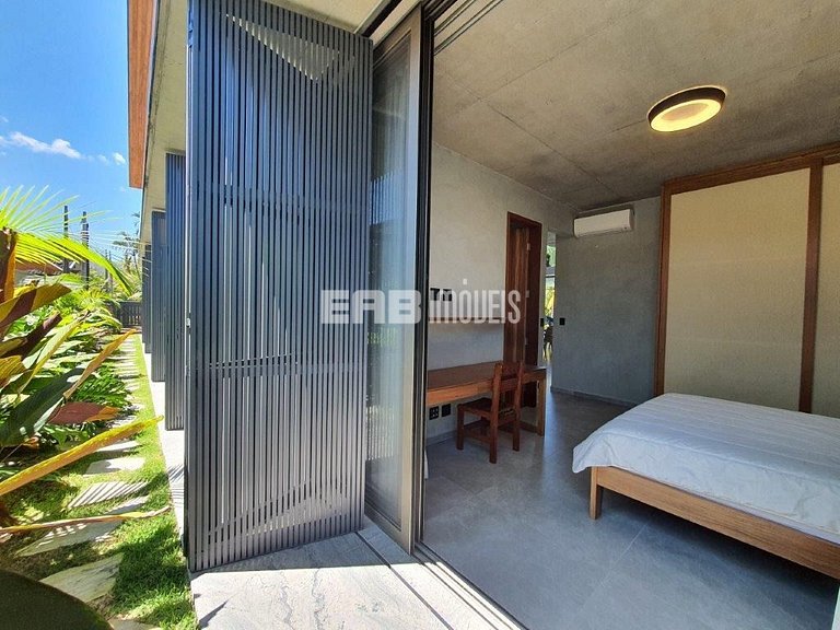 Casa de alto padrão com 6 suítes a 30m da praia