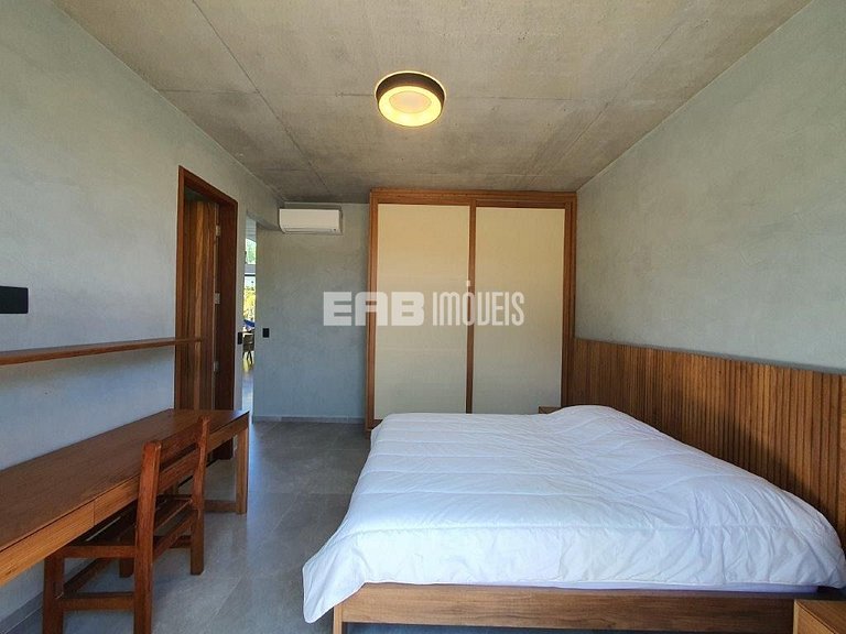 Casa de alto padrão com 6 suítes a 30m da praia
