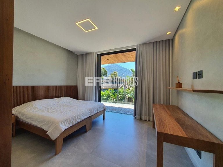 Casa de alto padrão com 6 suítes a 30m da praia