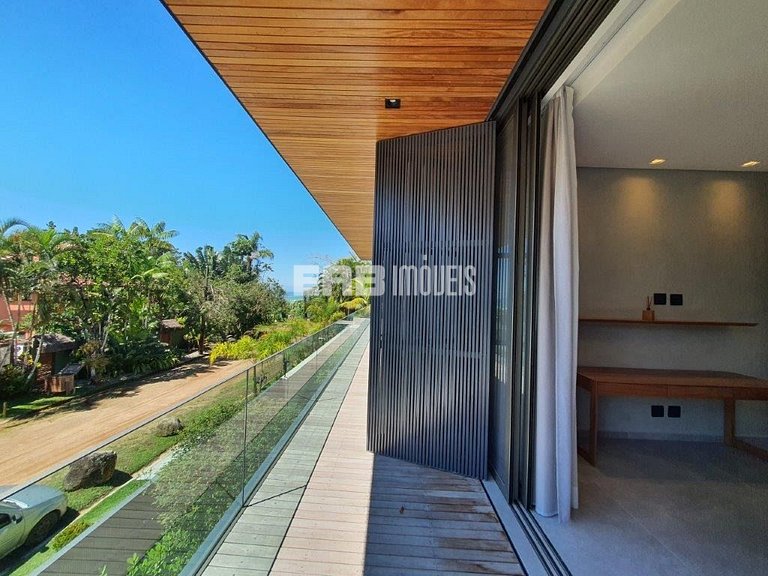 Casa de alto padrão com 6 suítes a 30m da praia