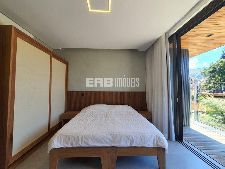 Casa de alto padrão com 6 suítes a 30m da praia