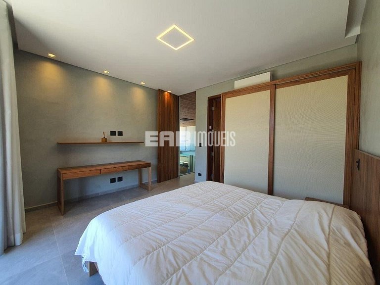 Casa de alto padrão com 6 suítes a 30m da praia