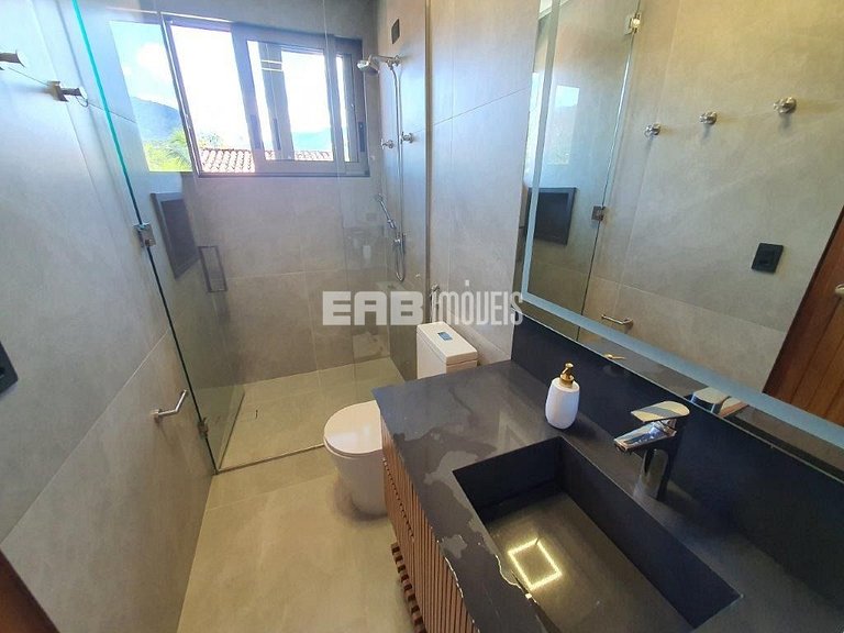 Casa de alto padrão com 6 suítes a 30m da praia