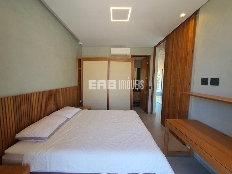 Casa de alto padrão com 6 suítes a 30m da praia