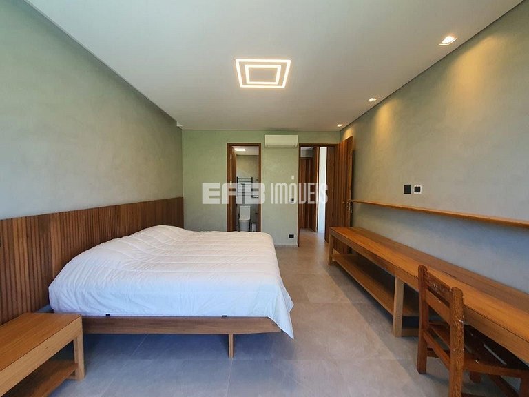 Casa de alto padrão com 6 suítes a 30m da praia