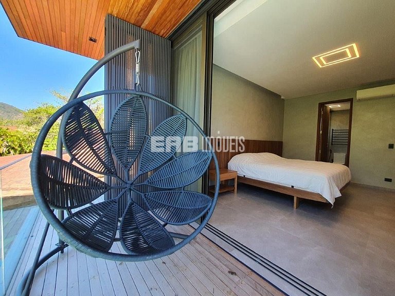 Casa de alto padrão com 6 suítes a 30m da praia