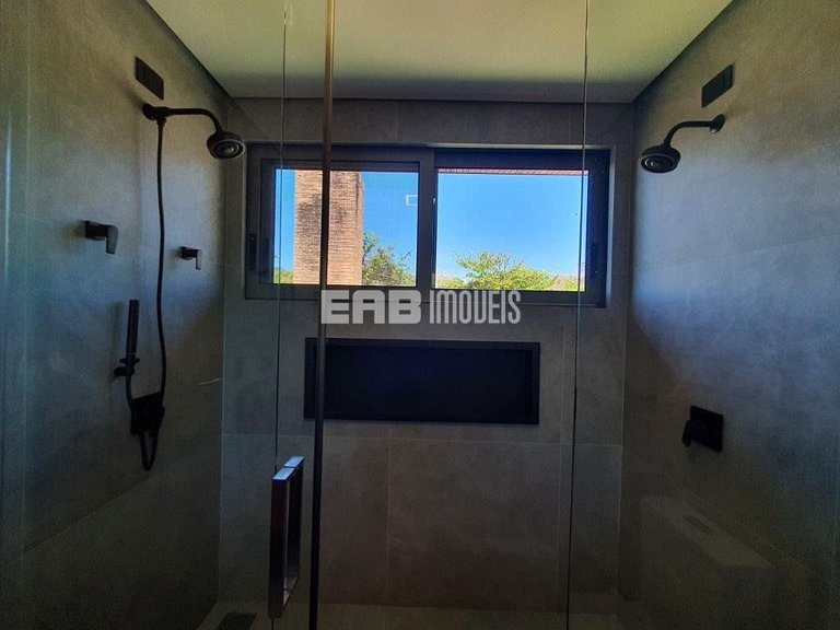 Casa de alto padrão com 6 suítes a 30m da praia