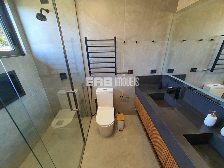 Casa de alto padrão com 6 suítes a 30m da praia