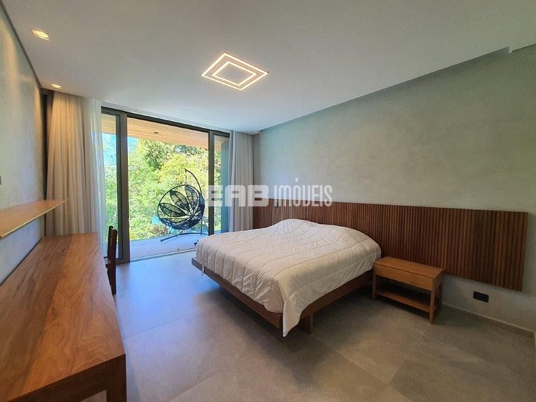 Casa de alto padrão com 6 suítes a 30m da praia