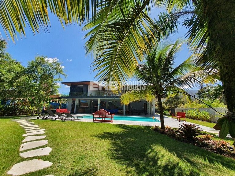 Casa de alto padrão com 6 suítes a 30m da praia