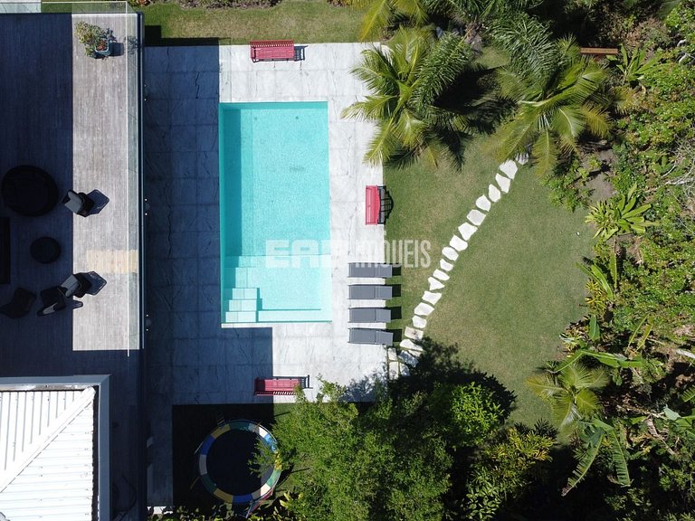 Casa de alto padrão com 6 suítes a 30m da praia