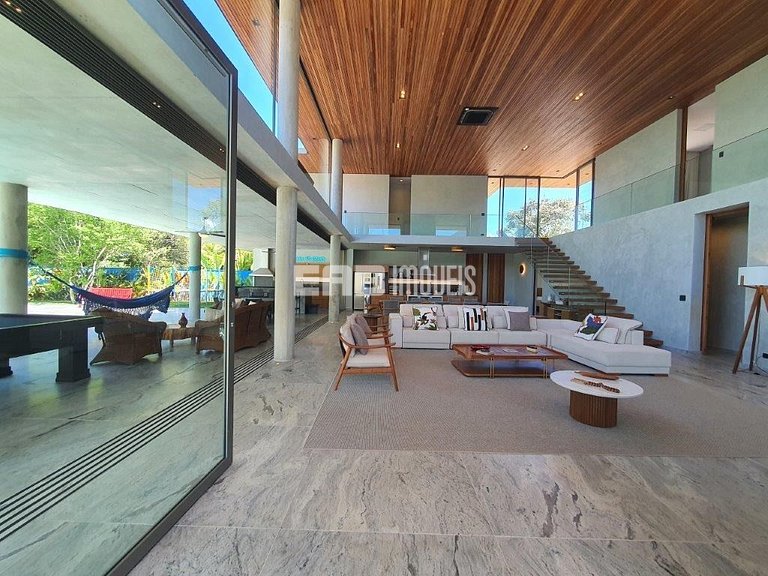 Casa de alto padrão com 6 suítes a 30m da praia