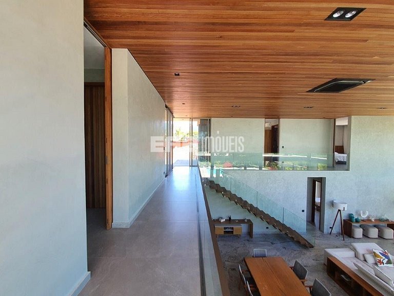 Casa de alto padrão com 6 suítes a 30m da praia