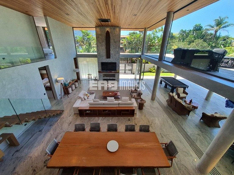 Casa de alto padrão com 6 suítes a 30m da praia