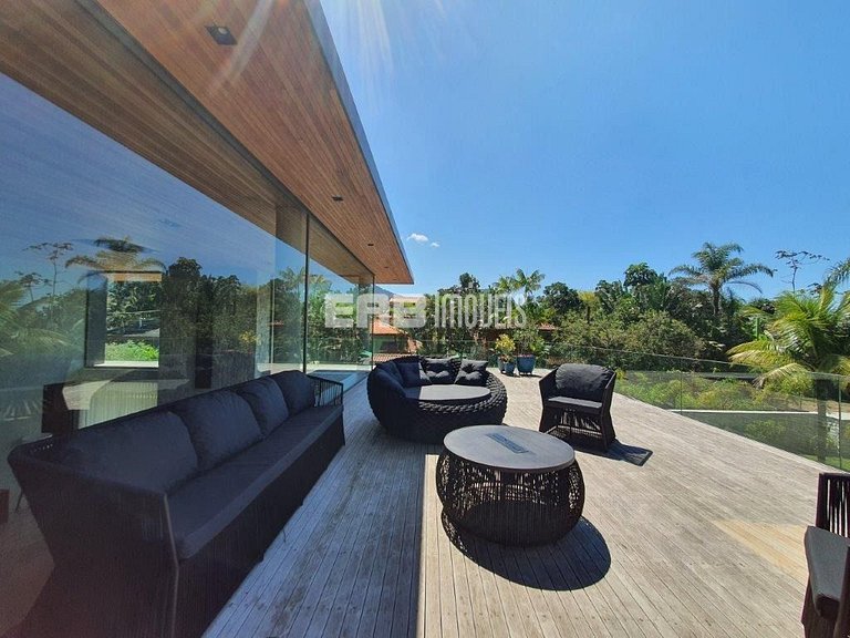 Casa de alto padrão com 6 suítes a 30m da praia