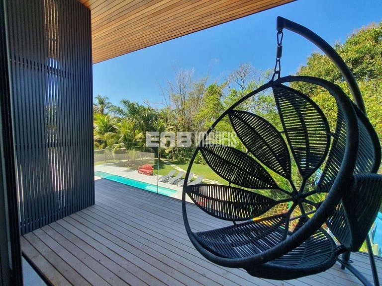 Casa de alto padrão com 6 suítes a 30m da praia