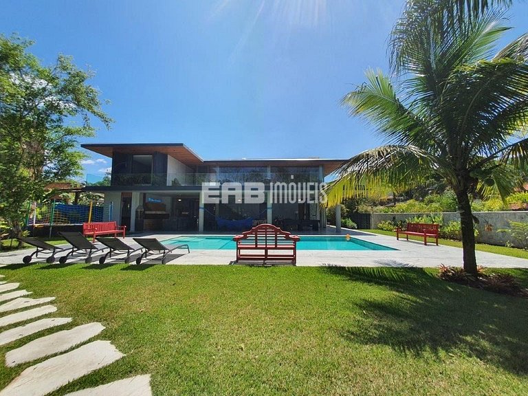 Casa de alto padrão com 6 suítes a 30m da praia