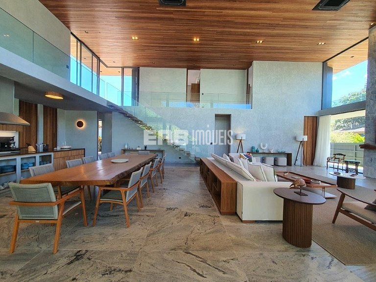 Casa de alto padrão com 6 suítes a 30m da praia