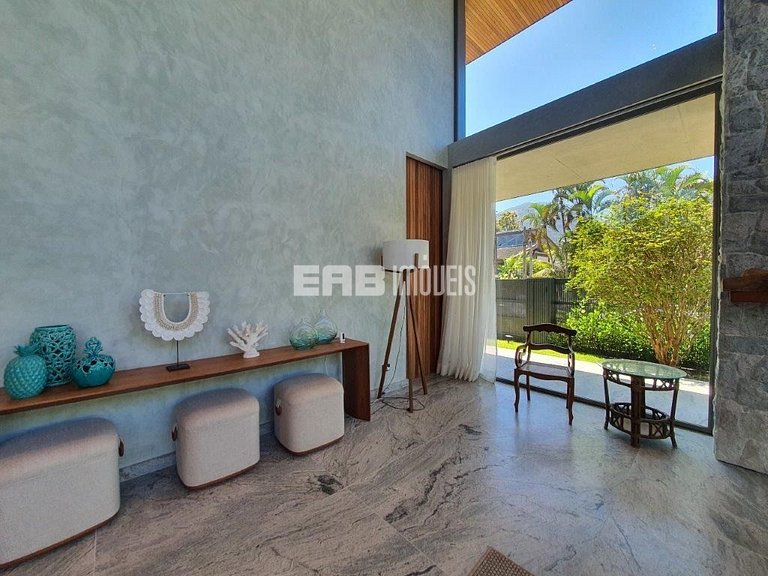 Casa de alto padrão com 6 suítes a 30m da praia